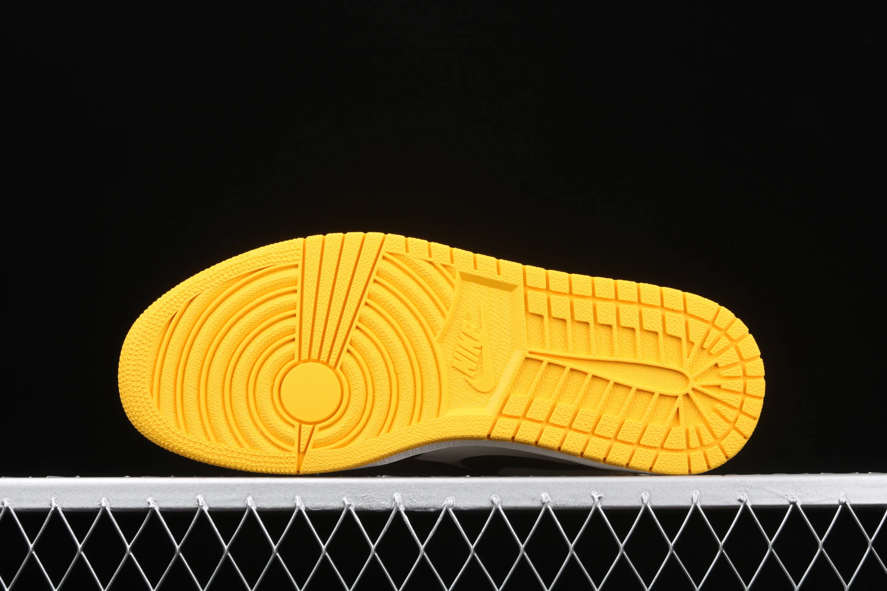 All categories Air Jordan Jordan series basketball shoes Air Jordan 1 High pure original version Air Jordan AJ1 Retro High OG "Yellow Toe" AJ1 Hornet Joe 1 black and yellow toe AR1020-700